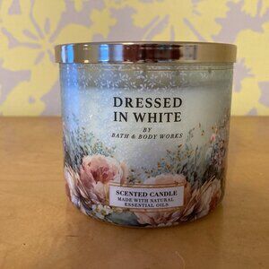 Bath & Body Works Dressed in White candle